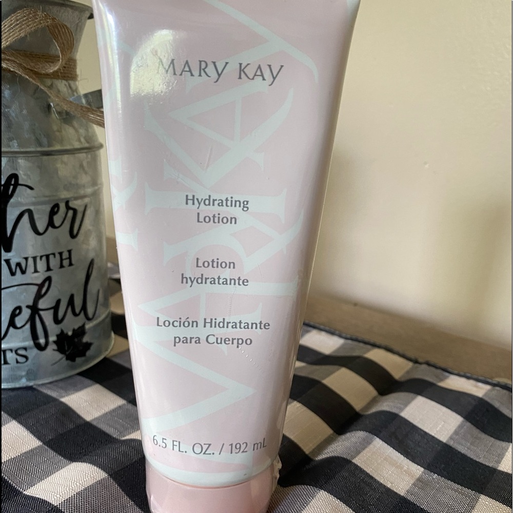 Mary Kay Hydrating Lotion~Sealed